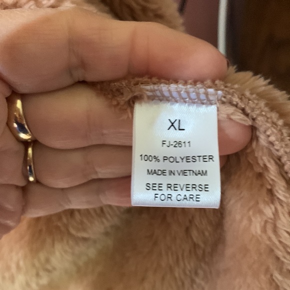 SA. ZENNA OUTFITTERS. NWOT. Hooded open vest with 2 front pockets. Super soft. - Picture 5 of 8